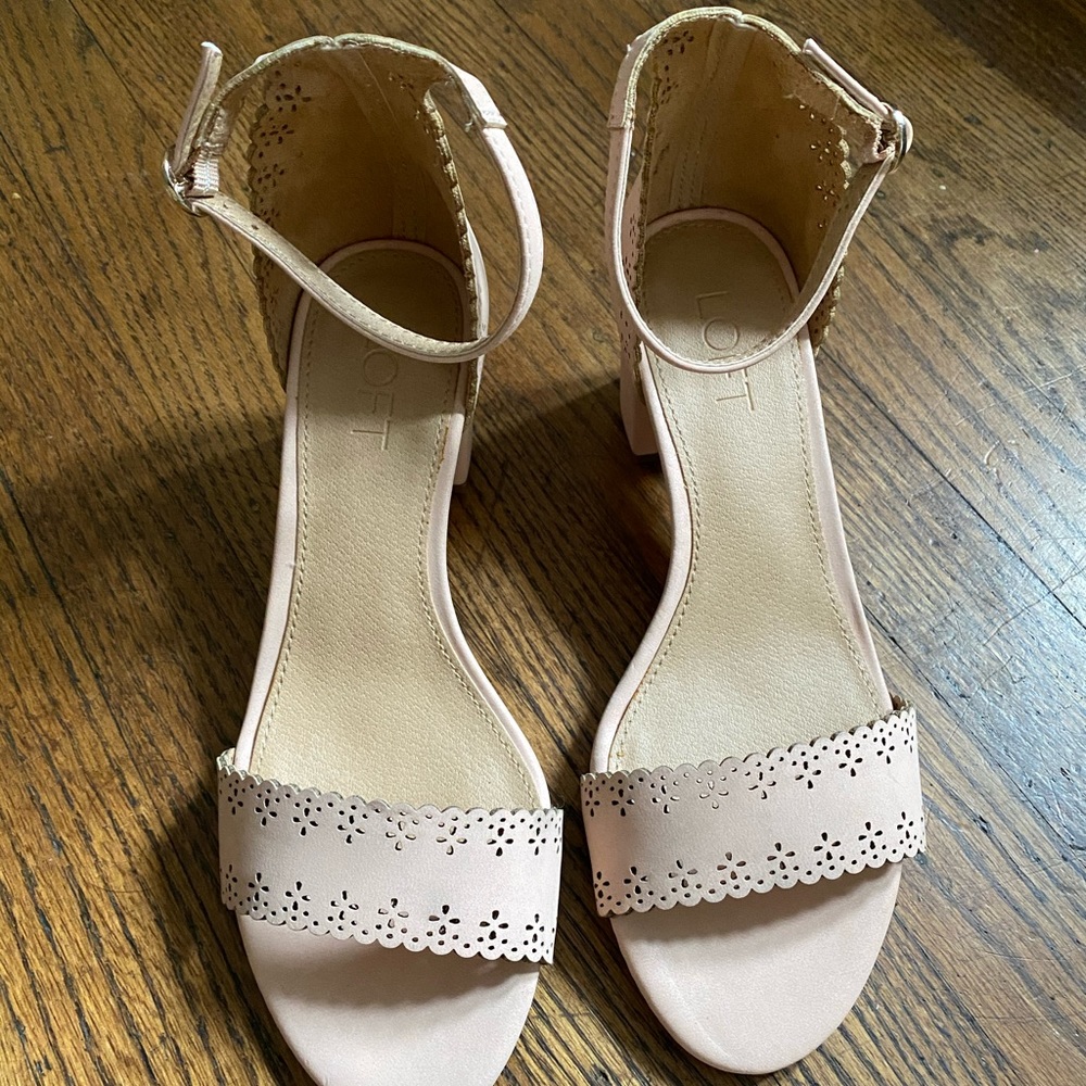 Loft pink sandals 🐝 2/$25